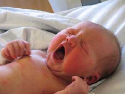 女性肚脐眼下面刺痛什么原因